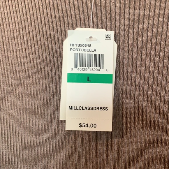 Brown form fitting dress with choker - Picture 6 of 7